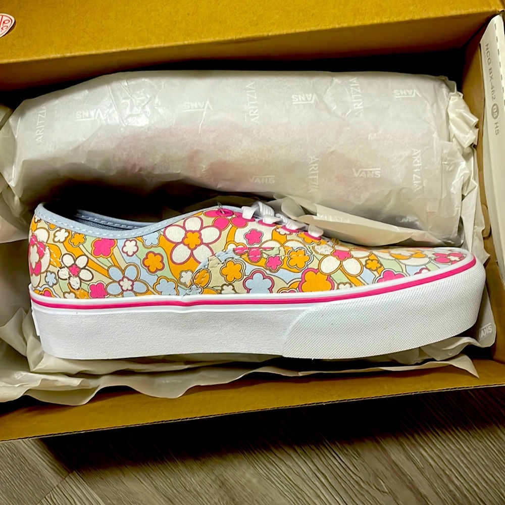 Vans crossover with Aritzia - pink and blue floral print size 6.5 women